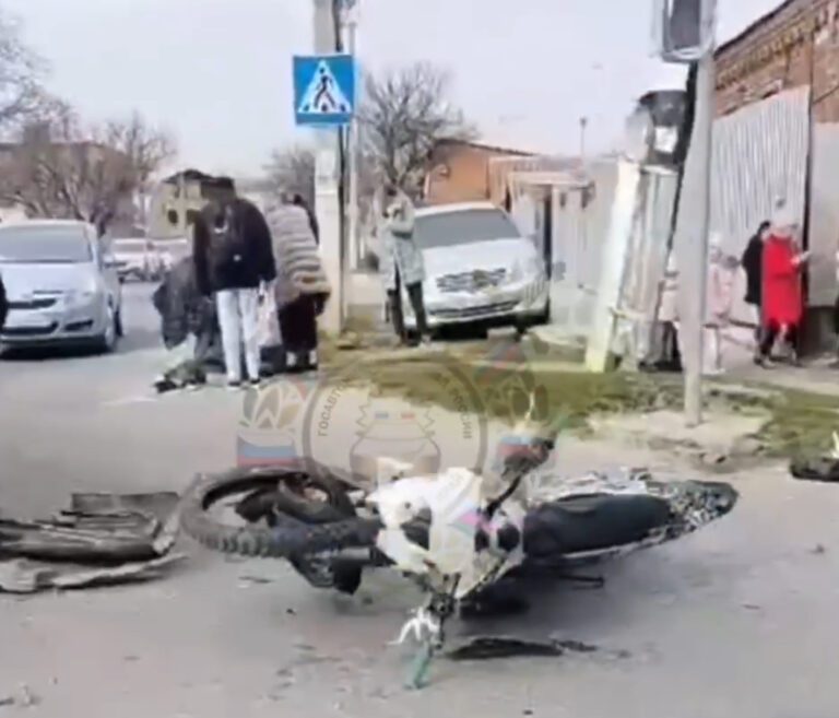 В Краснодарском крае подросток на мопеде столкнулся с иномаркой