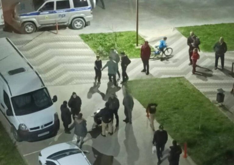 В Анапе девочка выпала из окна девятого этажа пока родителей не было дома