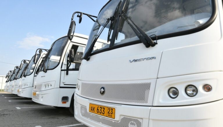 В Краснодаре к Радонице запустят временные автобусные маршруты на кладбища