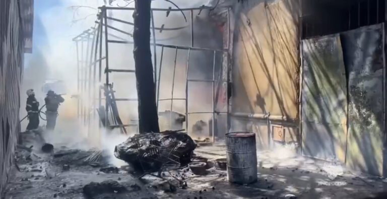 Крупный пожар на складе Краснодара потушили