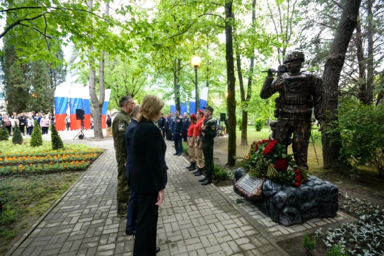 В Сочи установили памятник воинам СВО