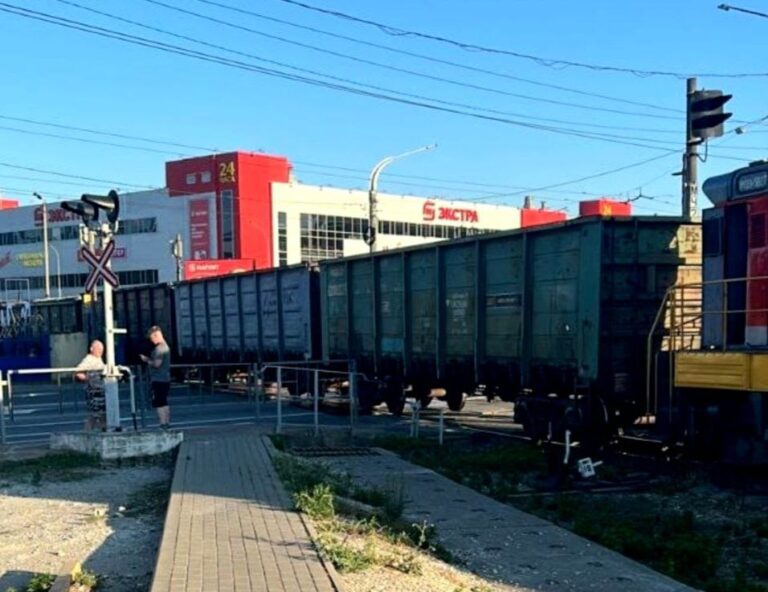 В Новороссийске сошёл с рельсов грузовой поезд