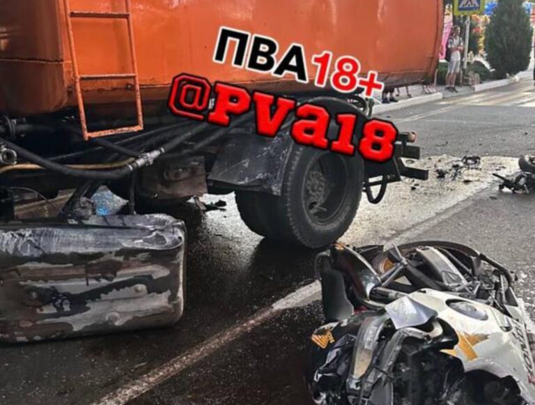 В Анапе в ДТП с грузовиком погиб мотоциклист
