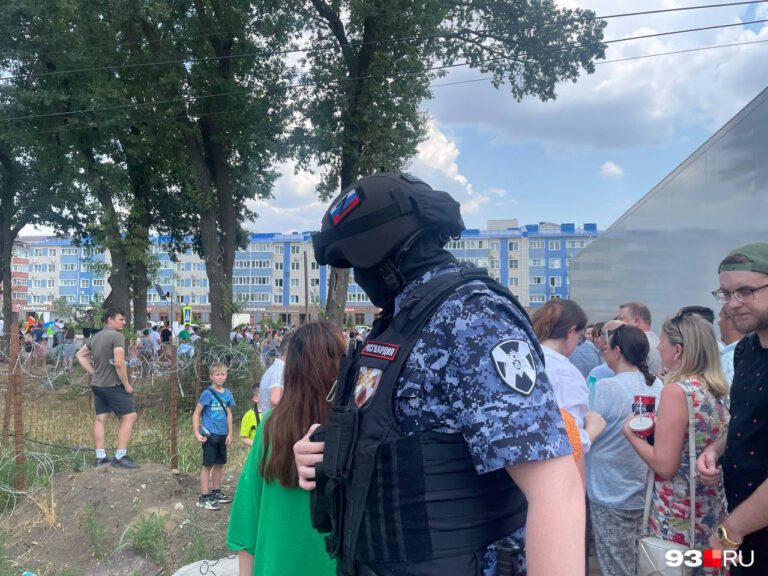 Жители Краснодара провели стихийный митинг, требуя возобновить подачу электроэнергии и воды
